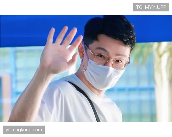 任子威机场那身把我整懵了，平日里严肃选手居然像个会花钱的贵公子